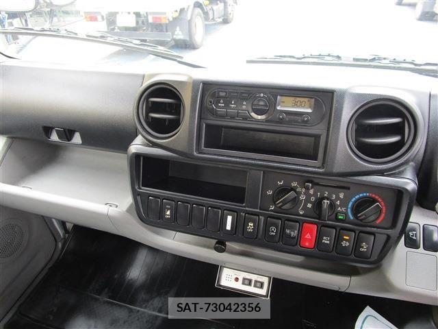 Hino DUTRO 2018-04 8335634-10