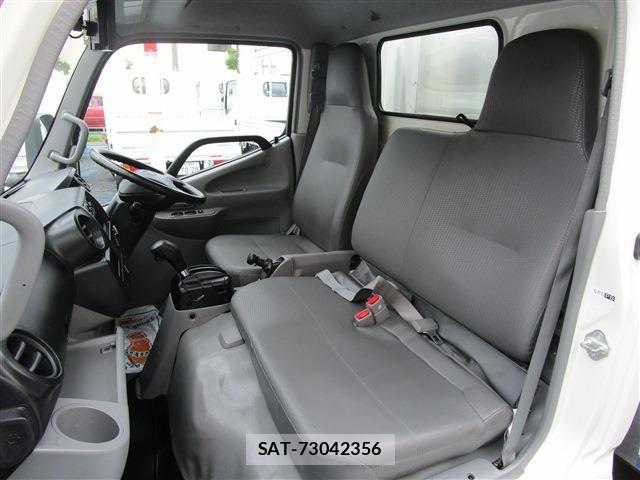 Hino DUTRO 2018-04 8335634-14