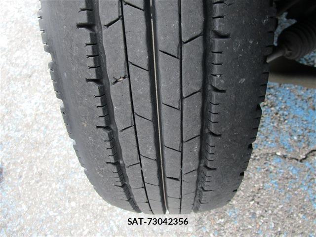 Hino DUTRO 2018-04 8335634-17