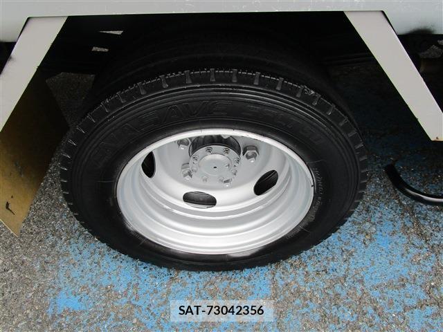 Hino DUTRO 2018-04 8335634-18