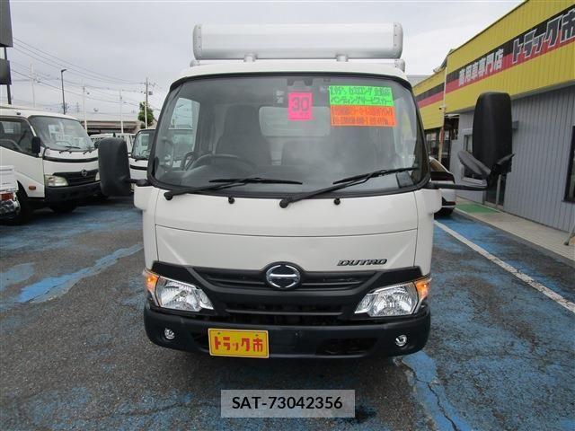 Hino DUTRO 2018-04 8335634-1
