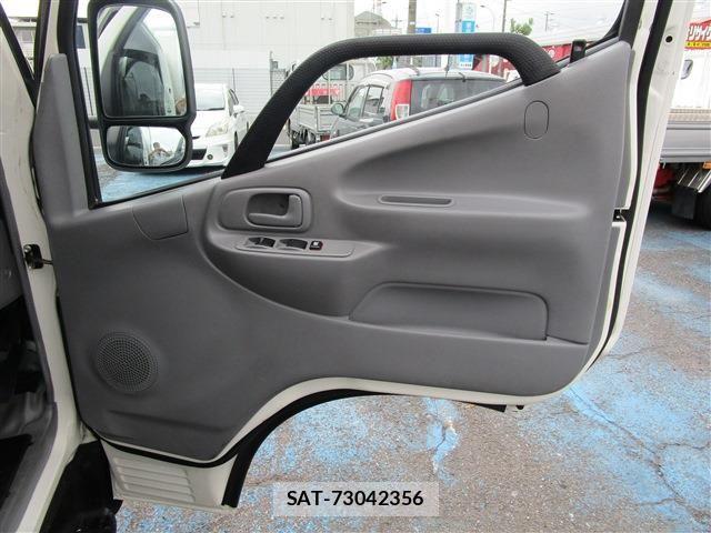 Hino DUTRO 2018-04 8335634-20