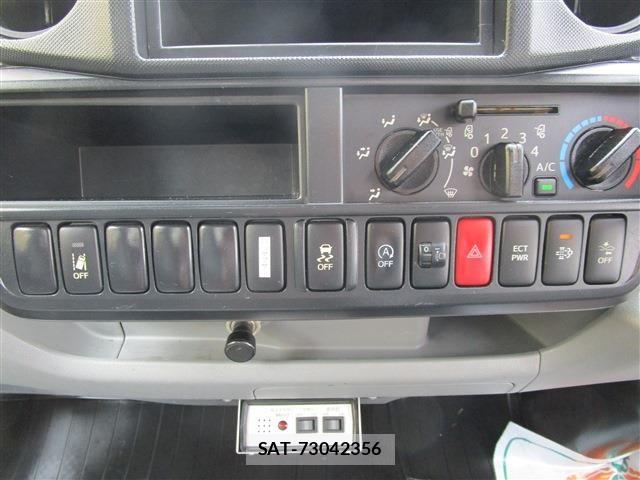 Hino DUTRO 2018-04 8335634-26