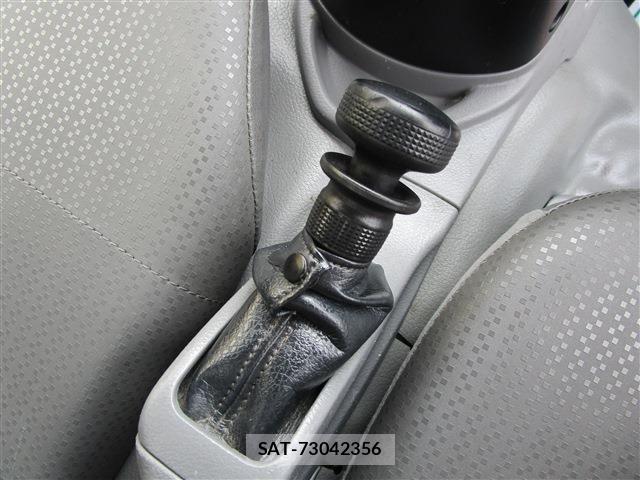 Hino DUTRO 2018-04 8335634-27