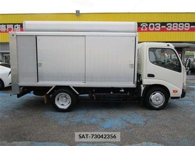 Hino DUTRO 2018-04 8335634-2