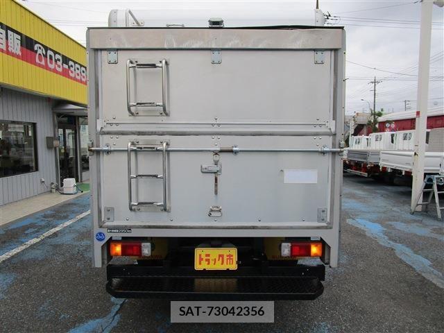 Hino DUTRO 2018-04 8335634-4