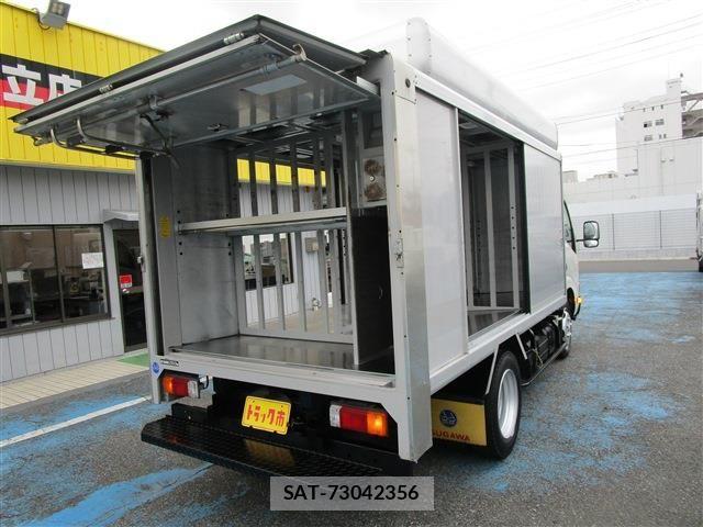 Hino DUTRO 2018-04 8335634-6