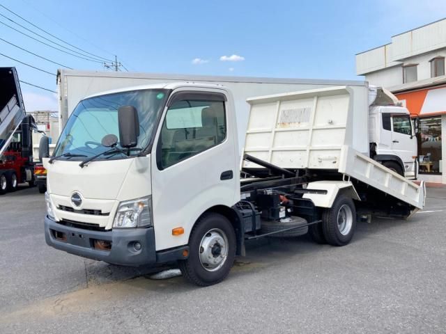 Hino DUTRO 2019-12 8331869-0
