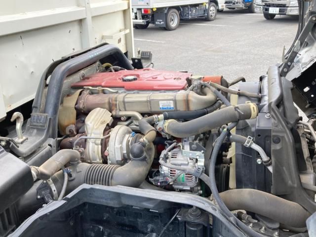 Hino DUTRO 2019-12 8331869-17