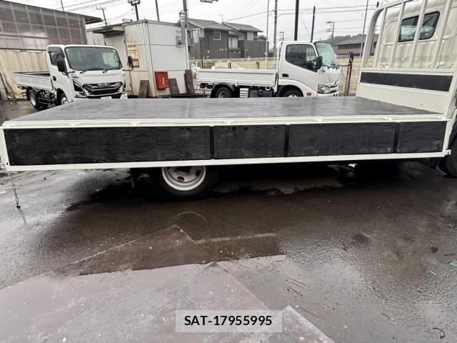 Hino DUTRO 2019-03 8354340-10