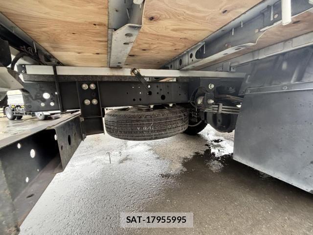 Hino DUTRO 2019-03 8354340-18