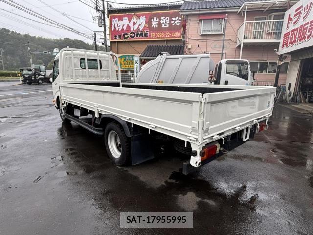 Hino DUTRO 2019-03 8354340-6