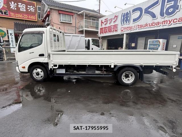 Hino DUTRO 2019-03 8354340-7