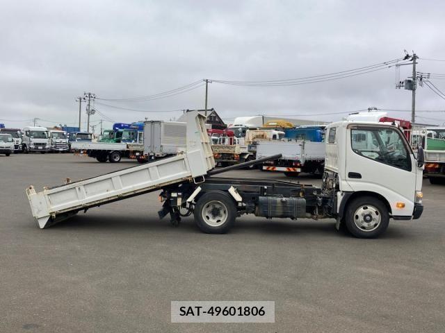 Hino DUTRO 2014-02 8354338-5