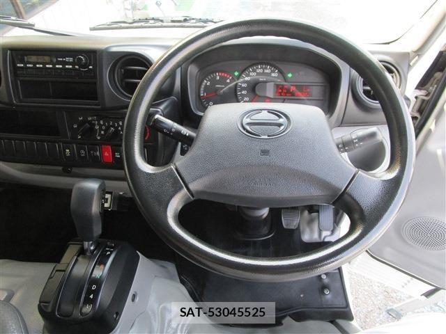 Hino DUTRO 2017-04 8354347-9