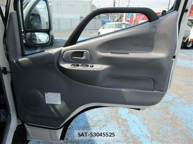 Hino DUTRO 2017-04 8354347-20