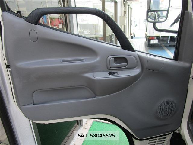Hino DUTRO 2017-04 8354347-21