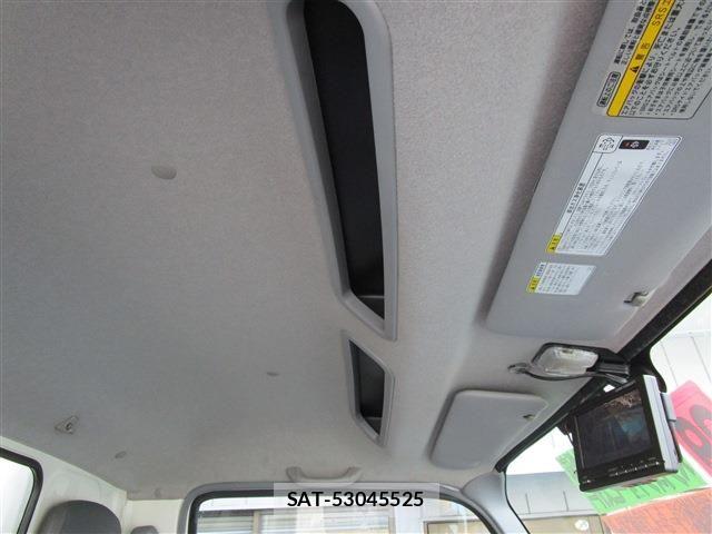 Hino DUTRO 2017-04 8354347-23