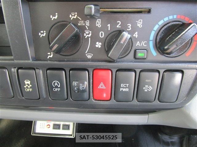 Hino DUTRO 2017-04 8354347-26