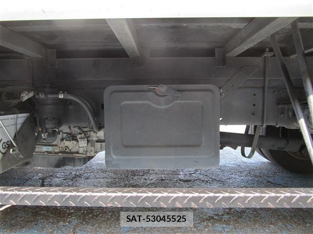 Hino DUTRO 2017-04 8354347-29