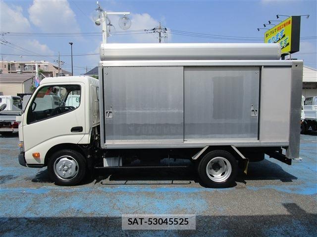 Hino DUTRO 2017-04 8354347-3