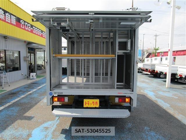 Hino DUTRO 2017-04 8354347-5