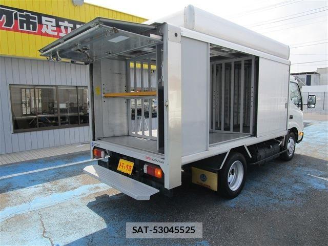 Hino DUTRO 2017-04 8354347-6