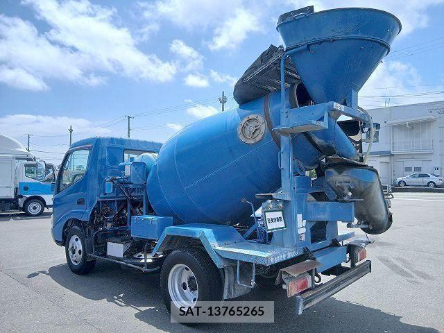 Hino DUTRO 2007-01 8354339-5