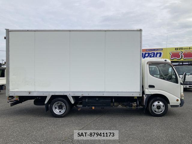 Hino DUTRO 2009-03 8354349-24