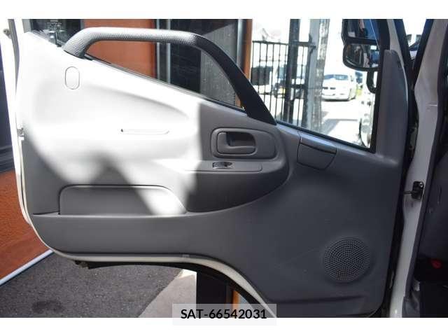 Hino DUTRO 2019-08 8365667-9