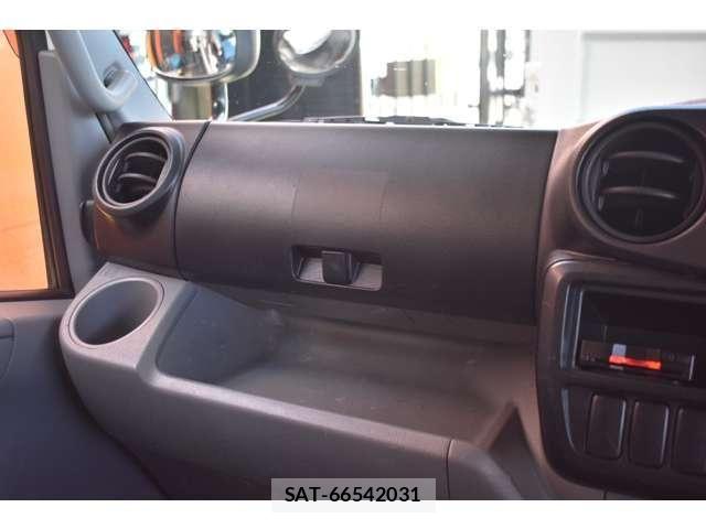 Hino DUTRO 2019-08 8365667-21