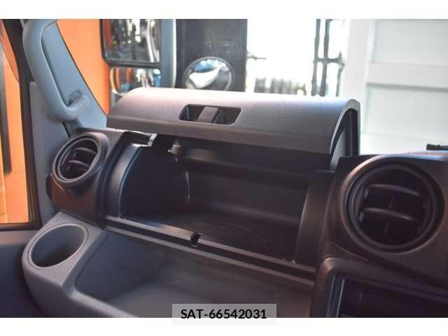 Hino DUTRO 2019-08 8365667-22