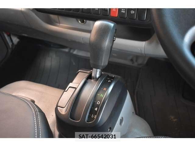 Hino DUTRO 2019-08 8365667-2