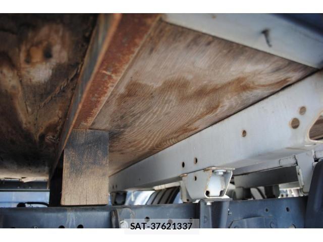 Hino DUTRO 2019-07 8412120-17