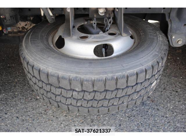 Hino DUTRO 2019-07 8412120-19