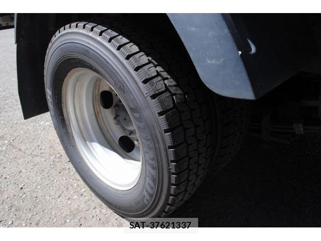 Hino DUTRO 2019-07 8412120-21