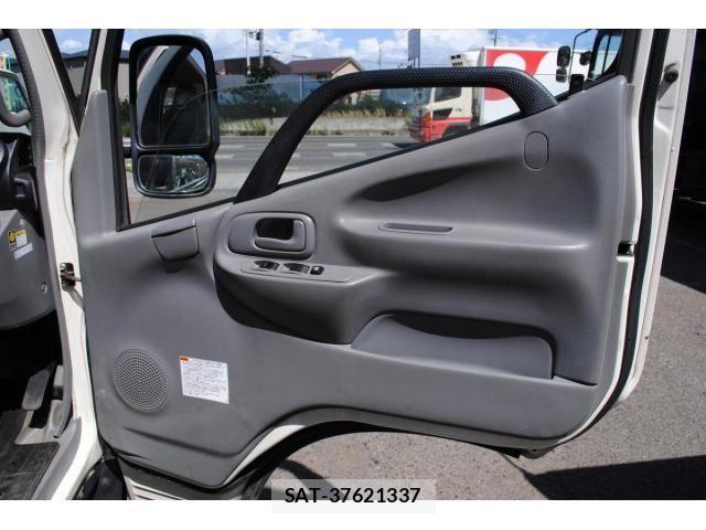 Hino DUTRO 2019-07 8412120-25