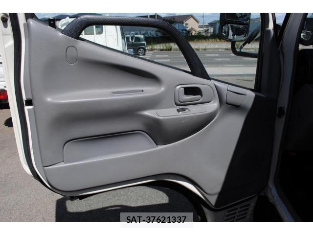 Hino DUTRO 2019-07 8412120-26