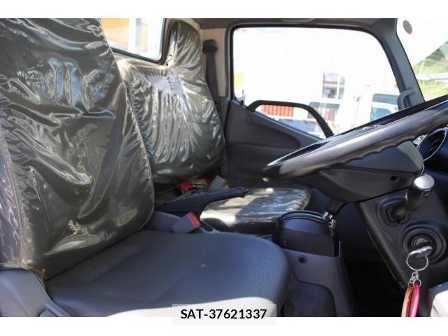 Hino DUTRO 2019-07 8412120-28