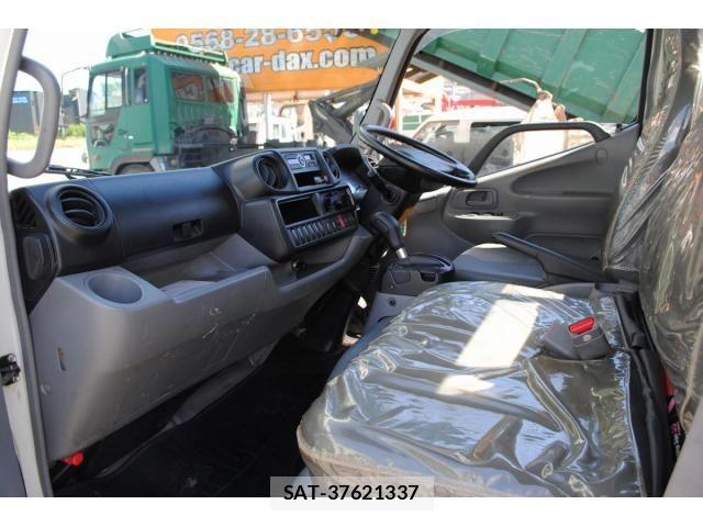 Hino DUTRO 2019-07 8412120-29
