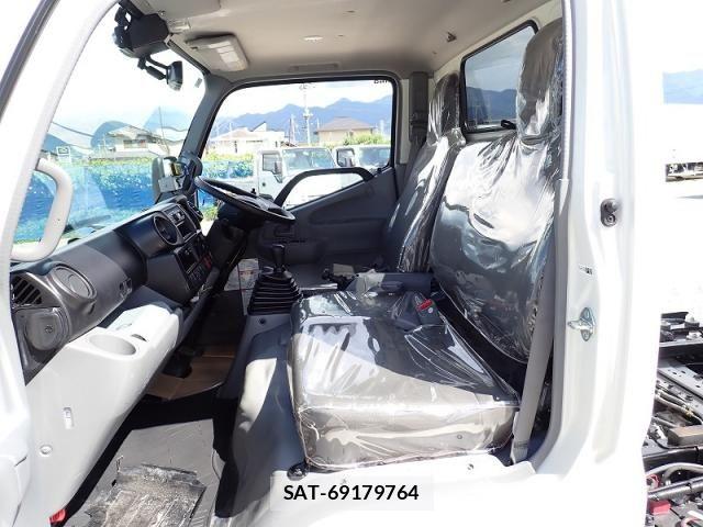 Hino DUTRO 2024-08 8412114-11