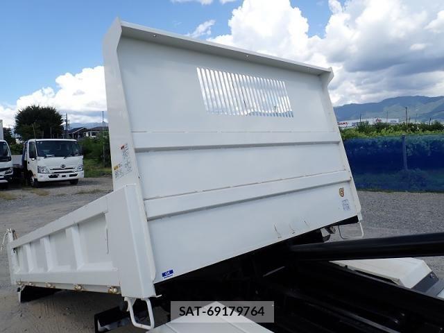 Hino DUTRO 2024-08 8412114-17