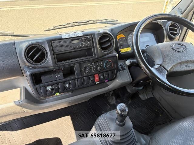 Hino DUTRO 2012-11 8412117-9