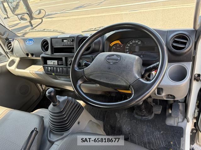 Hino DUTRO 2012-11 8412117-12