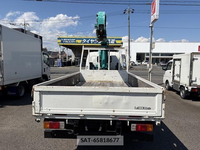 Hino DUTRO 2012-11 8412117-4