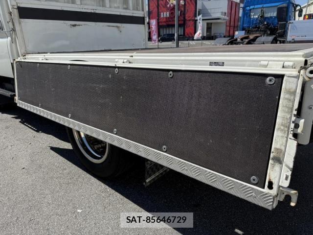 Hino DUTRO 2021-05 8412119-17