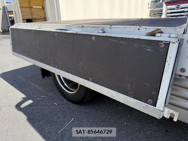 Hino DUTRO 2021-05 8412119-18