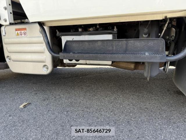 Hino DUTRO 2021-05 8412119-22