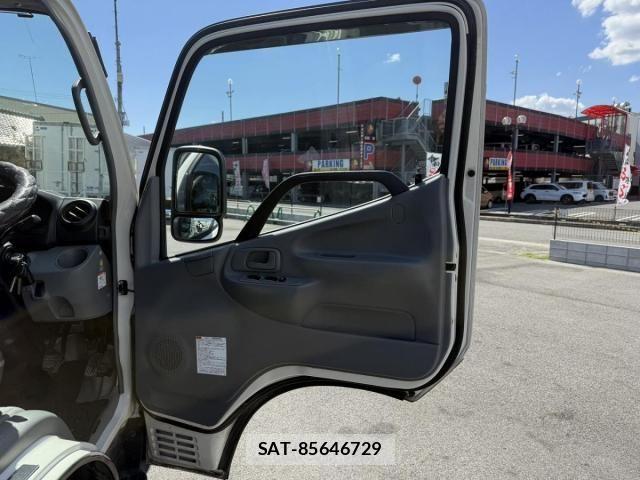 Hino DUTRO 2021-05 8412119-28