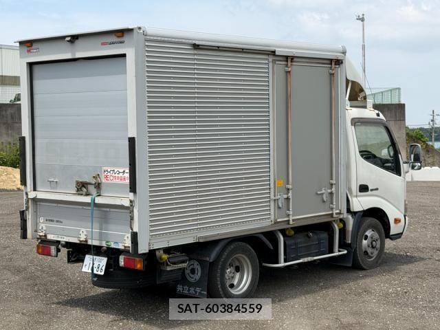 Hino DUTRO 2014-01 8412118-11